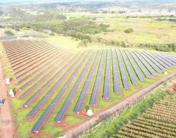 visita guiada por usina de geração de energia solar